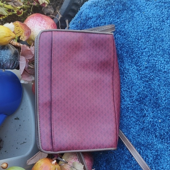 Liz Claiborne Pocket Book - Picture 4 of 11